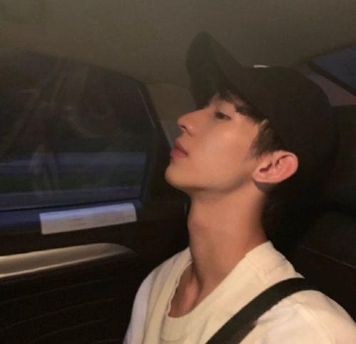 娱乐吃瓜的头像男真人,男真人生吃瓜背后的故事