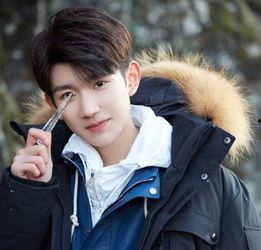 抖音娱乐圈吃瓜群,揭秘明星幕后故事，带你领略八卦风云