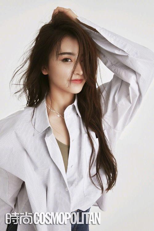 穿书娱乐圈吃瓜文女主,吃瓜女主的逆袭之路